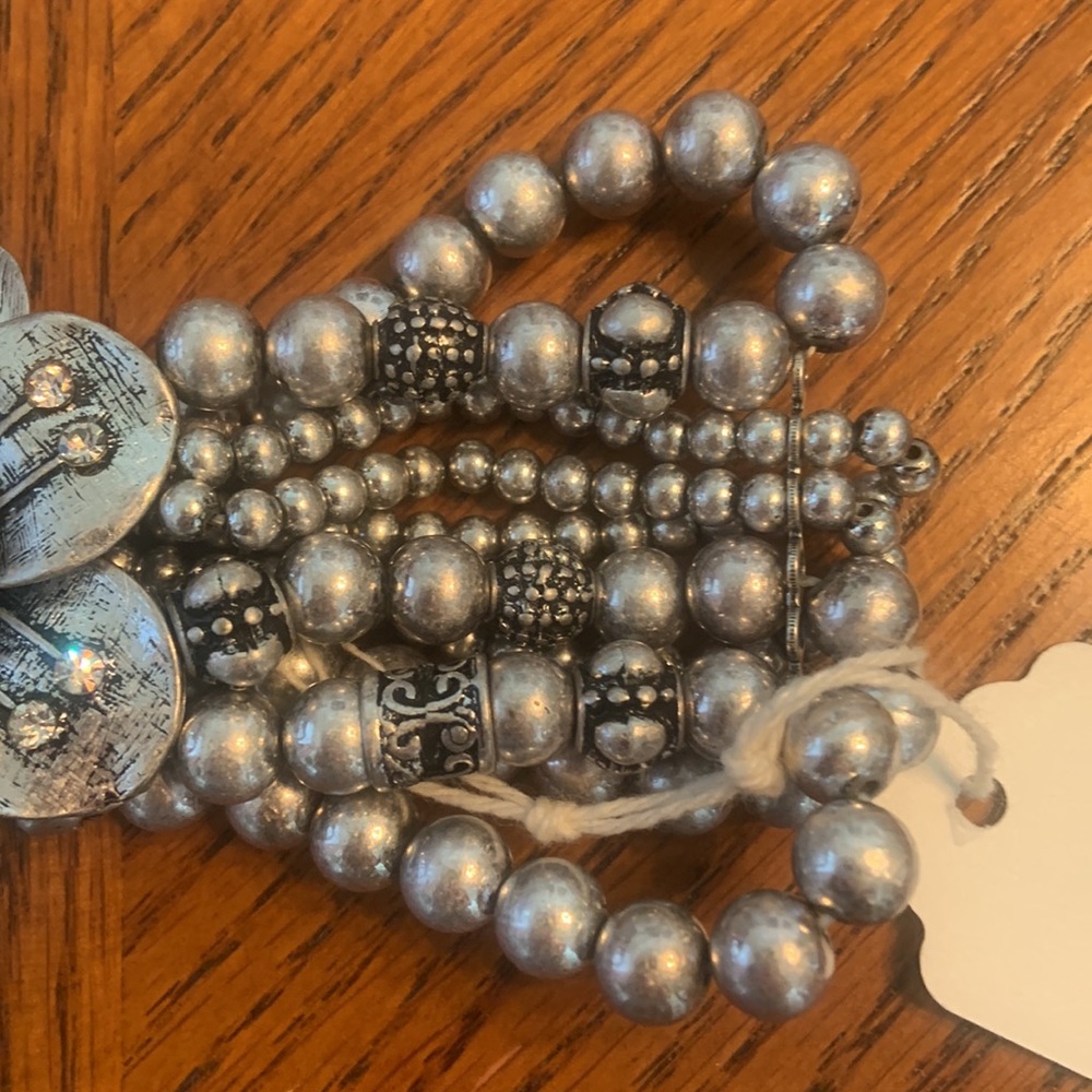 NWT BOHO FUN!! Silver Tone Stretch Bracelet Beautiful Flower 🌺 In Center - Picture 5 of 14